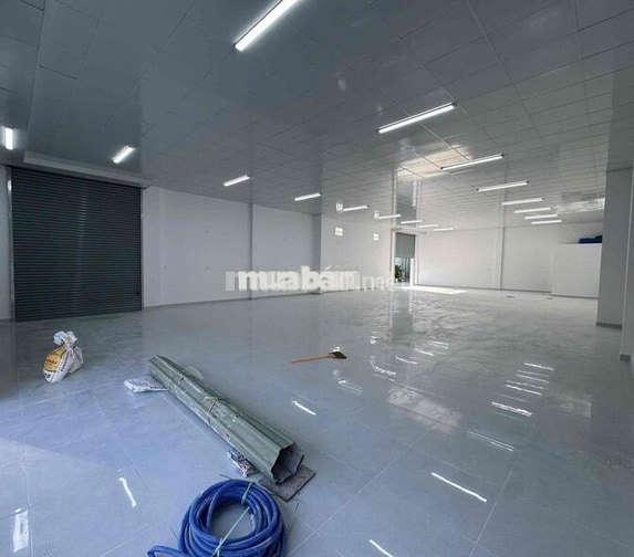 Cho thuê MB - kho (300m2, 2 mặt tiền) đường 9m, KP4 Trang Dài, Giá: 13