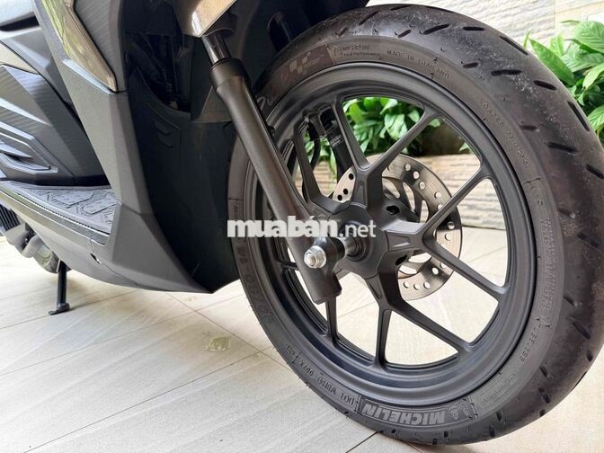 Honda Vario 2016 30.000 km màu Vàng cát, leng keng