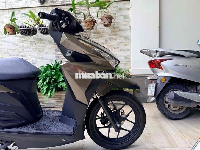 Honda Vario 2016 30.000 km màu Vàng cát, leng keng
