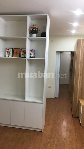 Cho thuê căn hộ tập thể tầng 3 Quỳnh Mai, Hai Bà Trưng, 3 ngủ
