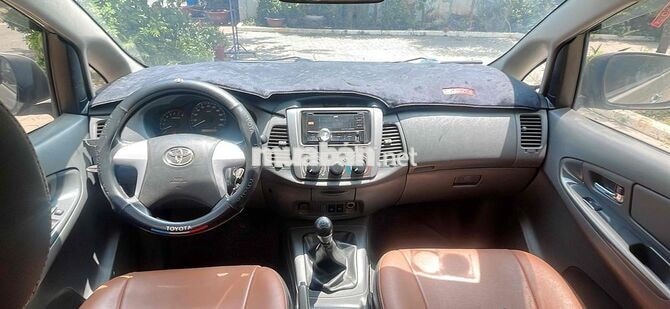Toyota Innova 2013 8 chỗ Nâu vàng bản E ko taxi