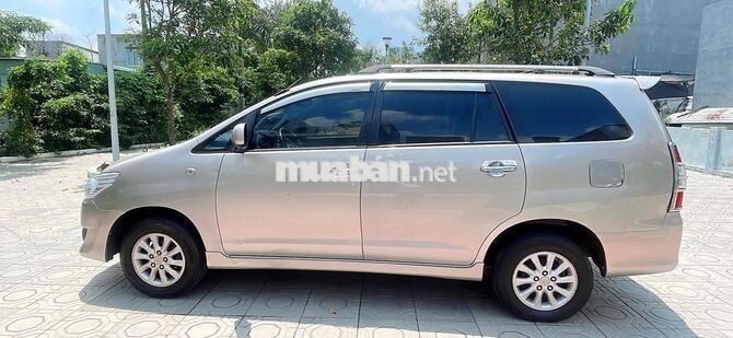 Toyota Innova 2013 8 chỗ Nâu vàng bản E ko taxi