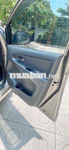 Toyota Innova 2013 8 chỗ Nâu vàng bản E ko taxi
