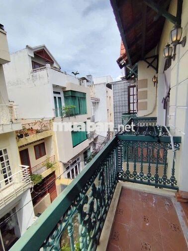 CHO THUÊ NHÀ ĐẶNG DUNG Q1 – NGANG 8,5M | 3 TẦNG | ĐẬM CHẤT VINTAGE | 