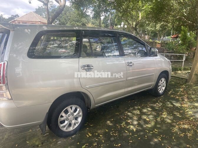 Toyota Innova 2010 G 7 chỗ màu Bạc (Đồng máy zin)