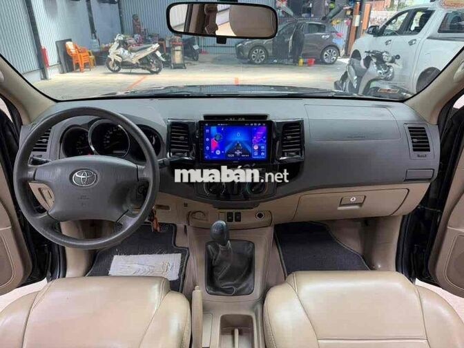 Toyota Fortuner 2011 MT máy dầu