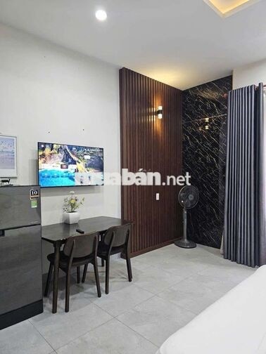 Cho thuê căn hộ tầng 3 ngay cầu Rồng có ban công thoáng mát