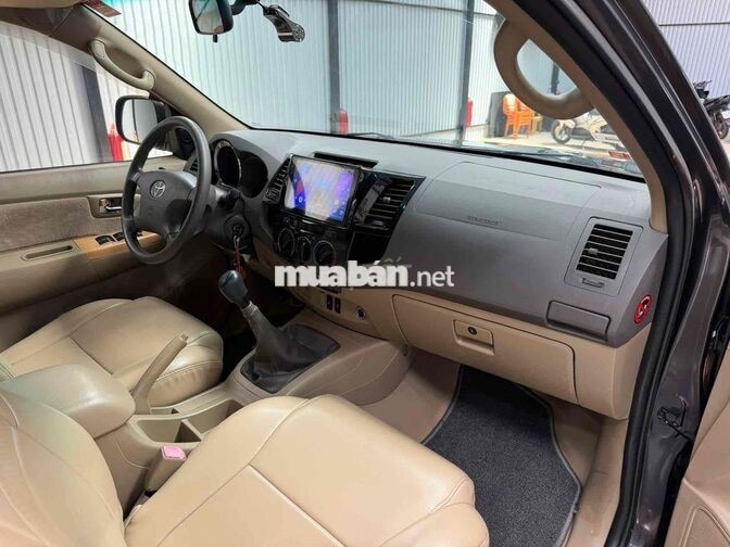 Toyota Fortuner 2011 MT máy dầu