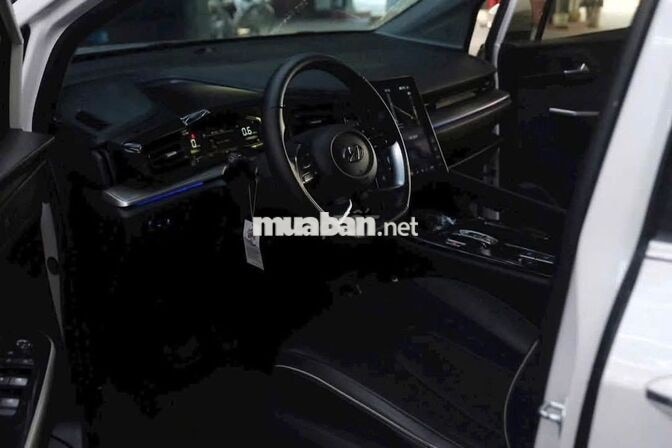 Hyundai Custin 2024 2.0 Premium Trắng