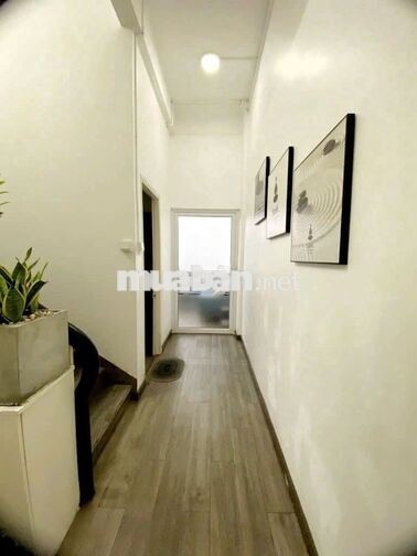 Nguyên căn 2 Trần Khánh Dư, Q1. Dt: 4,5x15m, Kc: trệt 3 lầu. Gía: 42tr