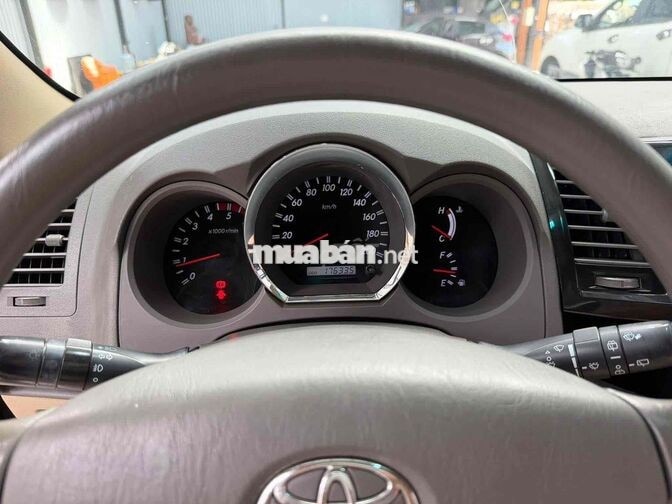 Toyota Fortuner 2011 MT máy dầu