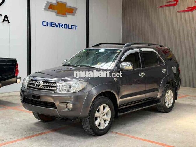 Toyota Fortuner 2011 MT máy dầu
