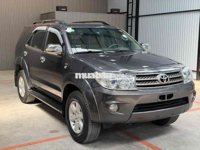 Toyota Fortuner 2011 MT máy dầu