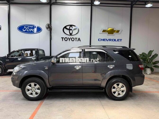 Toyota Fortuner 2011 MT máy dầu