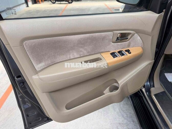 Toyota Fortuner 2011 MT máy dầu