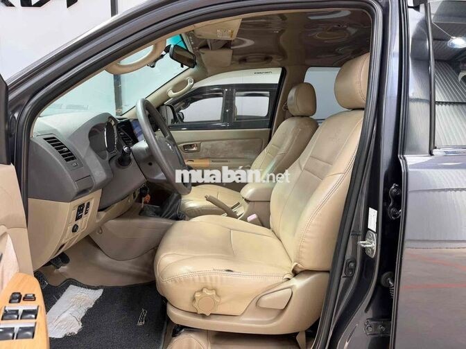 Toyota Fortuner 2011 MT máy dầu