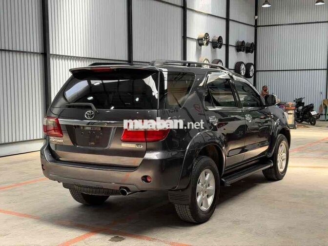 Toyota Fortuner 2011 MT máy dầu