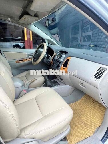 Toyota Innova G 7 chỗ bạc số sàn 2009
