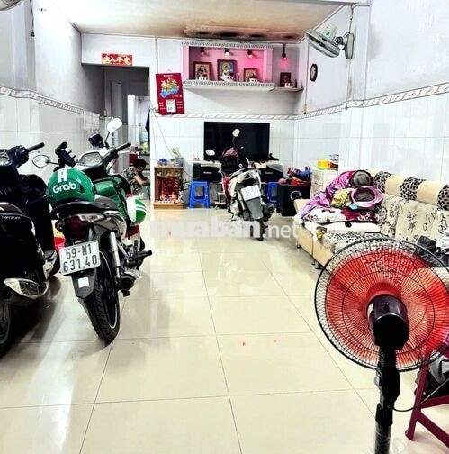 Nhà 2 tầng hẻm xe hơi có sân rộng, ở Tân Tạo, Bình Tân, DT 83m²