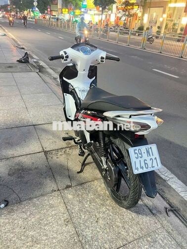 Honda Future 125 Fi 2015 trắng đen