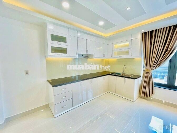 Cho thuê gấp nhà MT 242A Nguyễn Thái Bình, Phường 12, Q.Tân Bình.