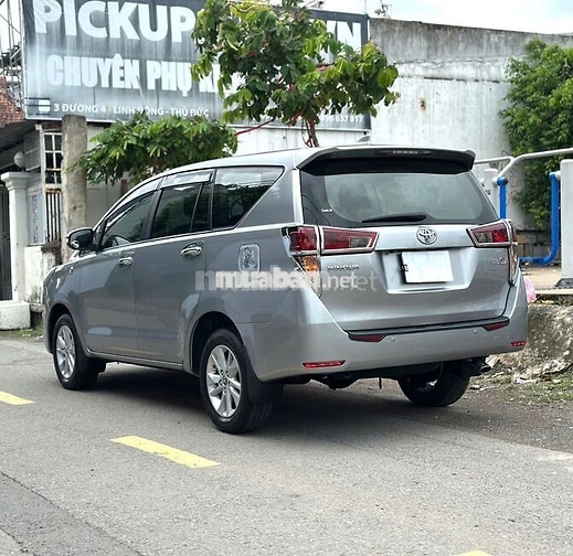 Toyota Innova 2018 2.0E 9 vạn km Bạc