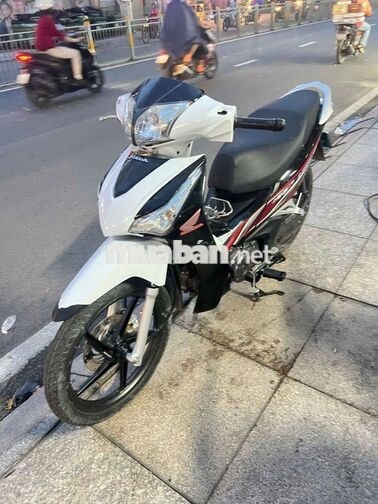 Honda Future 125 Fi 2015 trắng đen