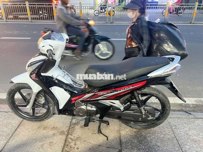 Honda Future 125 Fi 2015 trắng đen