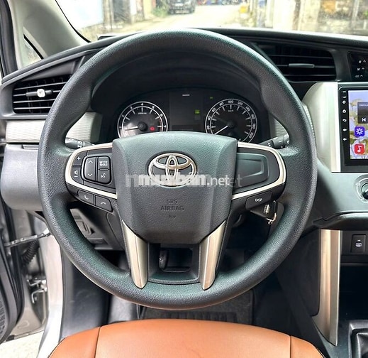 Toyota Innova 2018 2.0E 9 vạn km Bạc