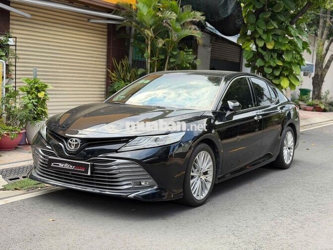 Toyota Camry 2019 2.5Q 40000 km đen