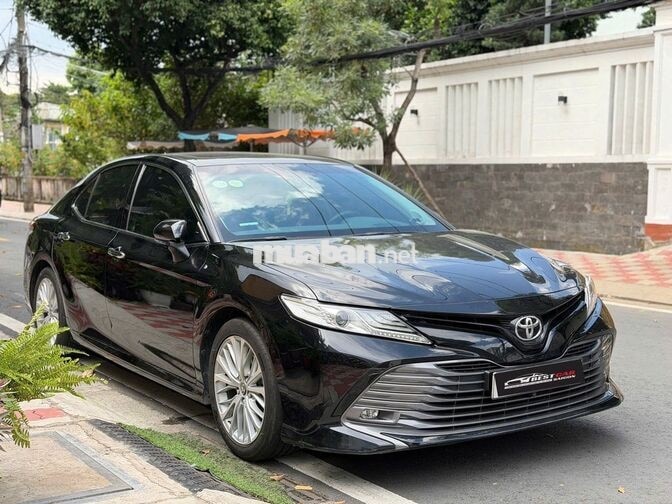 Toyota Camry 2019 2.5Q 40000 km đen