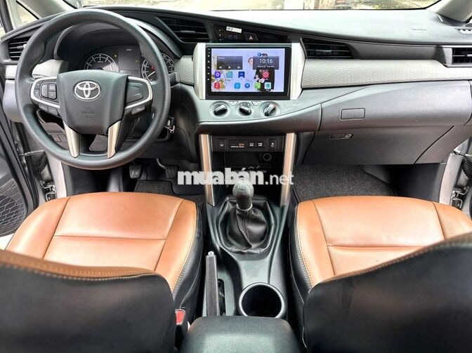 Toyota Innova 2018 2.0E 9 vạn km Bạc