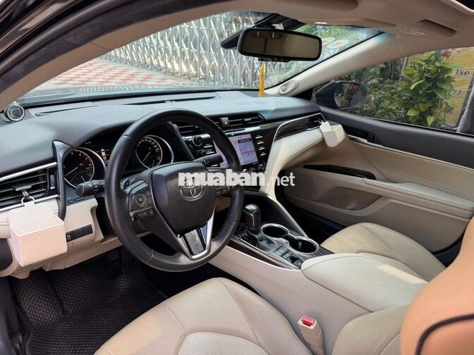 Toyota Camry 2019 2.5Q 40000 km đen