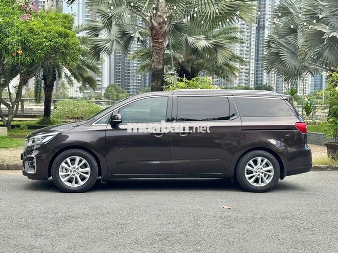 Kia Sedona 2019 Luxury 27k km Nâu