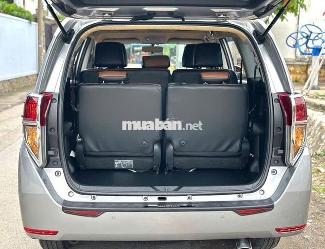 Toyota Innova 2018 2.0E 9 vạn km Bạc