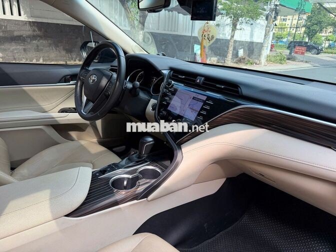 Toyota Camry 2019 2.5Q 40000 km đen