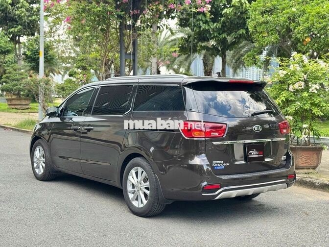 Kia Sedona 2019 Luxury 27k km Nâu