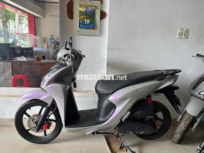 Honda Vision sporty màu xám xi măng