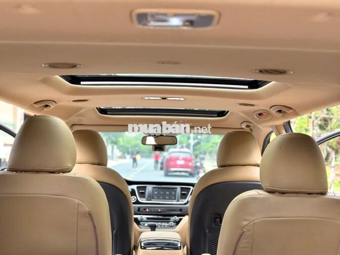 Kia Sedona 2019 Luxury 27k km Nâu