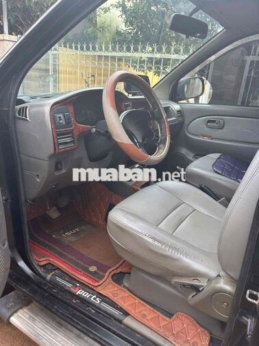 Isuzu Hi-Lander 7 chỗ Dầu màu Đen