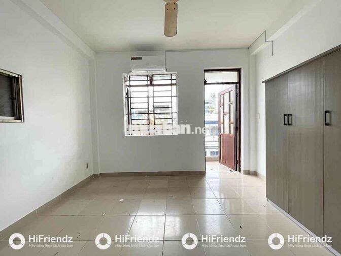 STUDIO BAN CÔNG RIÊNG, CỬA SỔ TRỜI SIÊU RỘNG GẦN ĐẦM SEN, VĂN HIẾN