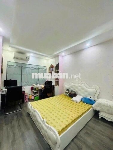 Cho thuê nhà riêng Văn Cao, 30m² x 5 tầng, gần oto chỉ 12 triệu/tháng