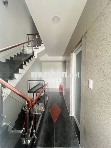 Cho thuê toà nhà mặt tiền Hoàng Trọng Mậu