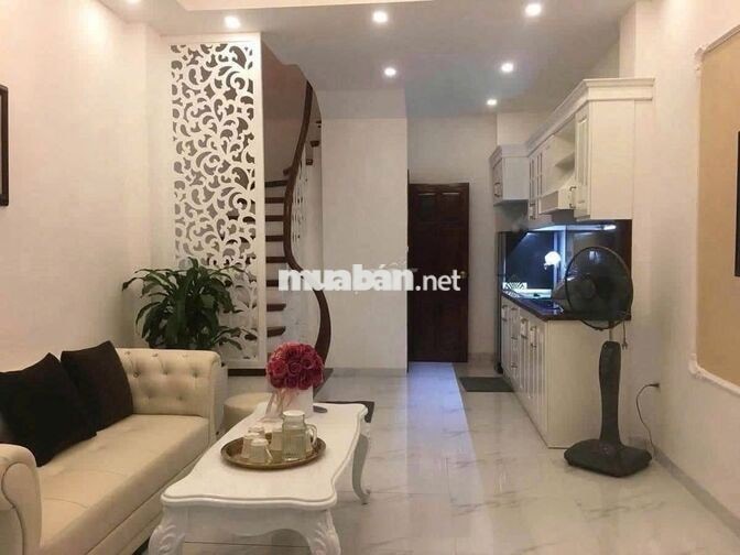 Cho thuê nhà riêng Văn Cao, 30m² x 5 tầng, gần oto chỉ 12 triệu/tháng