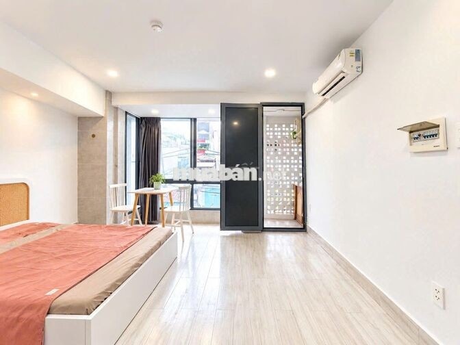 Cho thuê lại căn hộ nội thất đầy đủ cửa sổ ban công