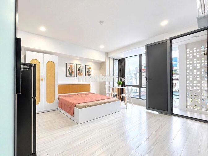 Cho thuê lại căn hộ nội thất đầy đủ cửa sổ ban công
