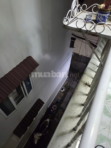 Nhà 3 tầng yên tĩnh gần chợ Phú Nhuận, trường các cấp: dọn vào ở ngay