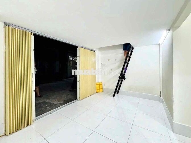 🔥PHÒNG TRỆT CÓ GÁC, SẠCH SẼ Ở MẶT TIỀN gần ĐH CÔNG THƯƠNG🔥