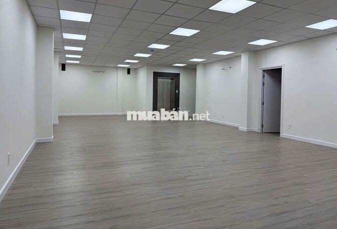Cho thuê nhà mặt tiền đường Thân Nhân Trung, cách sân bay 5 phút