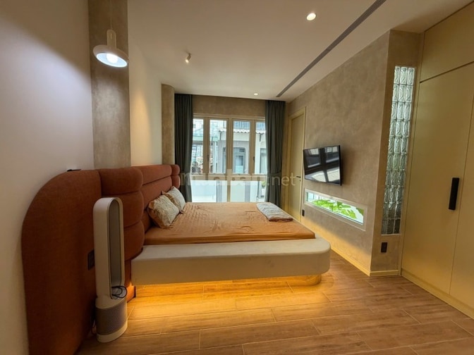 Chính chủ bán nhà hẻm 7B/... Thành Thái Q10 - 40m2 đất - có thang máy